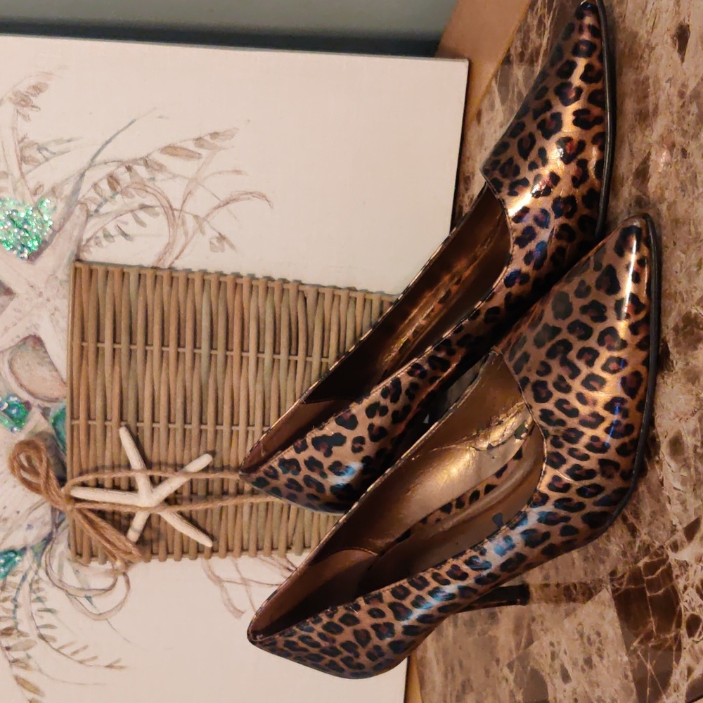 Women's leopard print heels by Victor Size 11m